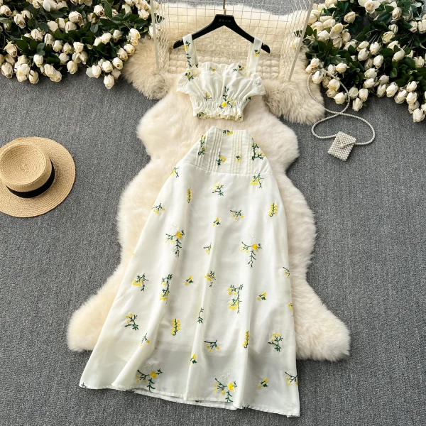LE4219 Ins Vacation Wear With Women'S Superior Waist Waist Short Halter Top High Waist Slimming Embroidery Skirt Two-Piece Set