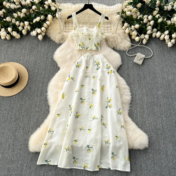 LE4219 Ins Vacation Wear With Women'S Superior Waist Waist Short Halter Top High Waist Slimming Embroidery Skirt Two-Piece Set - Image 3