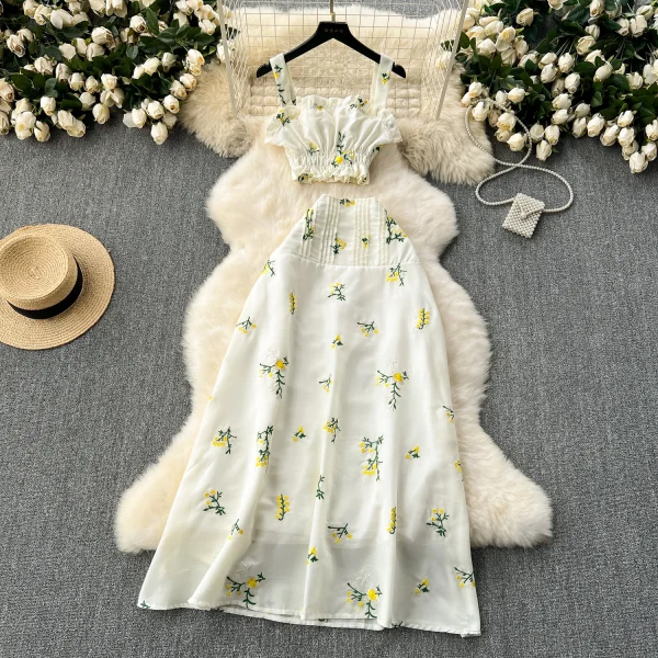 LE4219 Ins Vacation Wear With Women'S Superior Waist Waist Short Halter Top High Waist Slimming Embroidery Skirt Two-Piece Set - Image 2